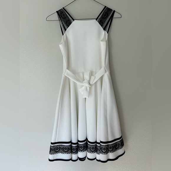 Iris & Ivy Girl's White W/Black Lace Dress Size 12 - Picture 2 of 7